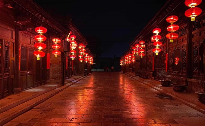 大红灯笼高高挂