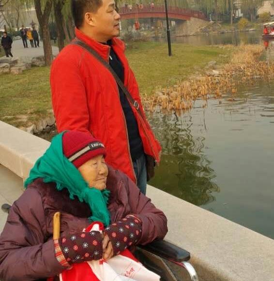你陪我长大，我陪你变老 孟慧珊摄影作品