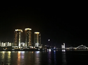 夜 何建民摄影作品