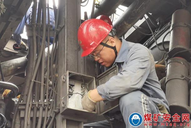 准能集团设备维修中心汽修车间精技强能再提升