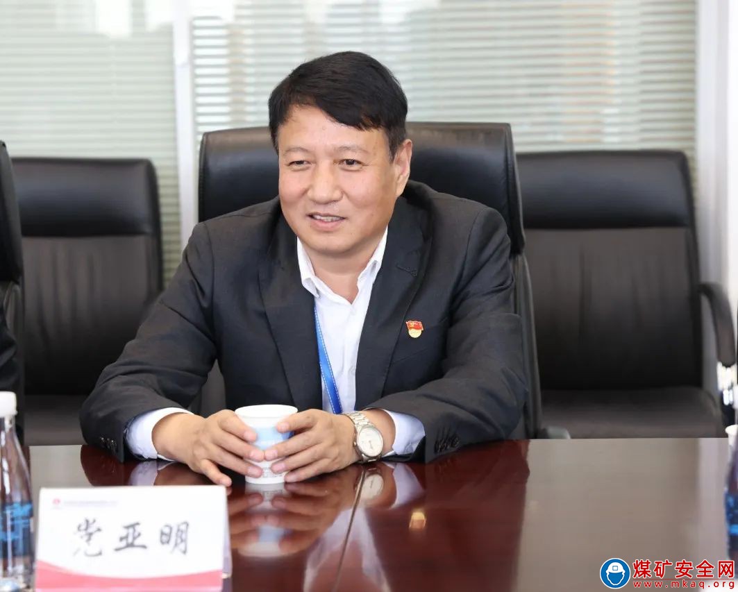 蒲白铁运公司党委书记、经理高建成一行到中能煤田公司对标交流