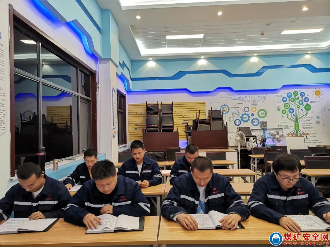 中能煤矿生产运营公司第二项目部扎实做好新工入职培训工作