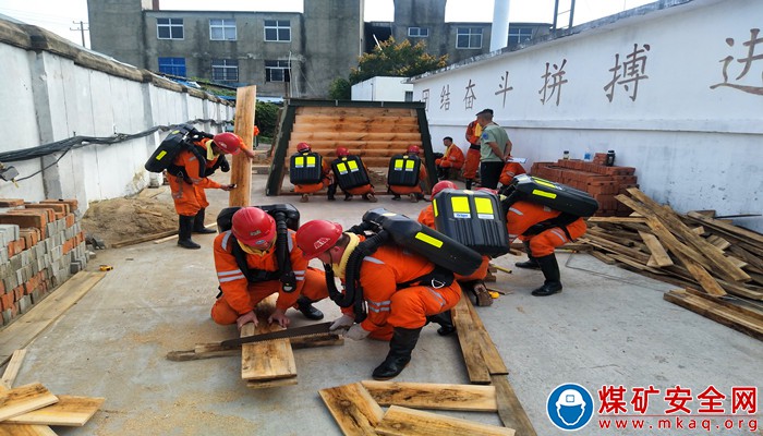 中煤新集公司救护大队：高标准严检查 促提升保安全