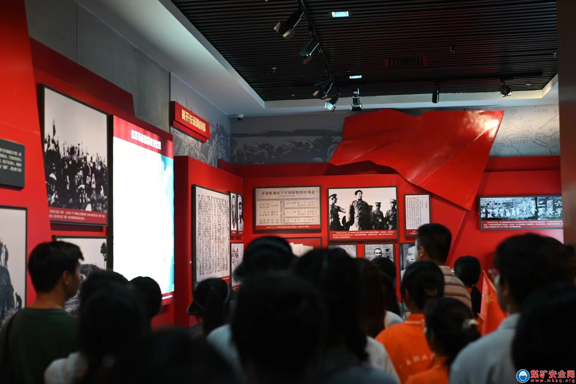 重走红色足迹，挖掘红色故事——台儿庄大战纪念馆参观实践活动