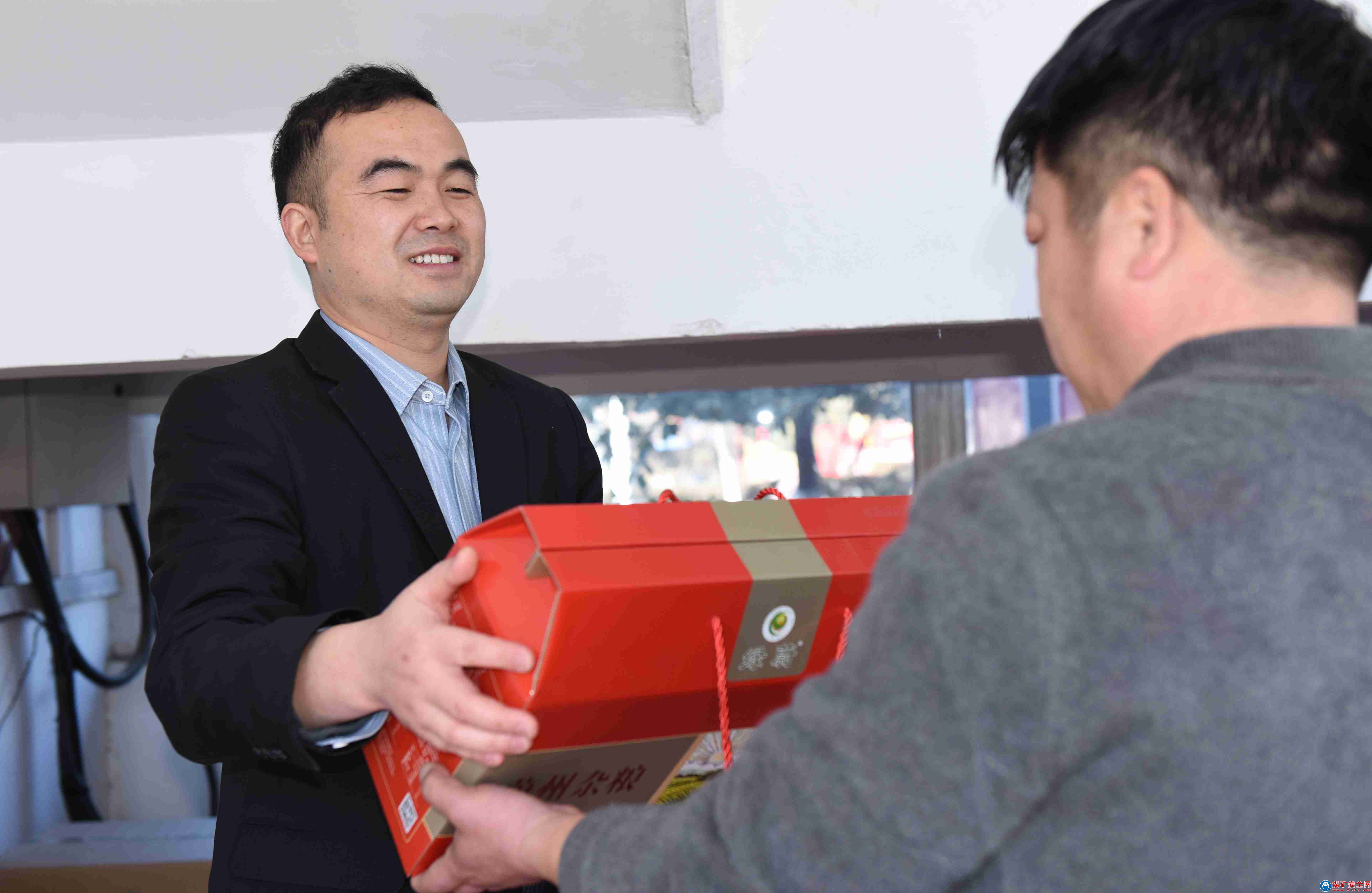 地勘公司：贺新春 职工喜领年货“大礼包”